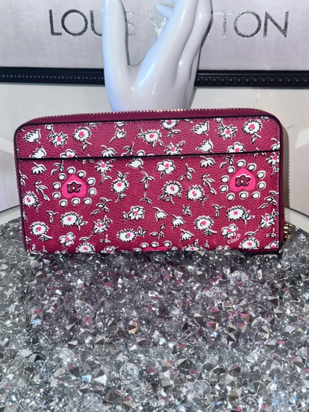 Coach Wild Hearts Print Accordion Zip Wallet - Picture 2 of 5